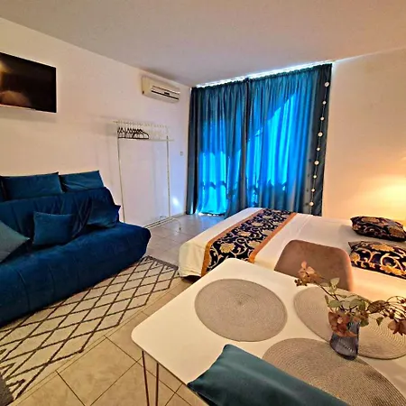 Complex Rose Apartment